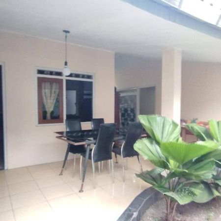 Sadana Villahouse Ngadinegaran Джокякарта Екстериор снимка